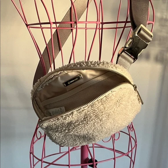 Lululemon Beige Sherpa Belt Bag - Picture 7 of 7